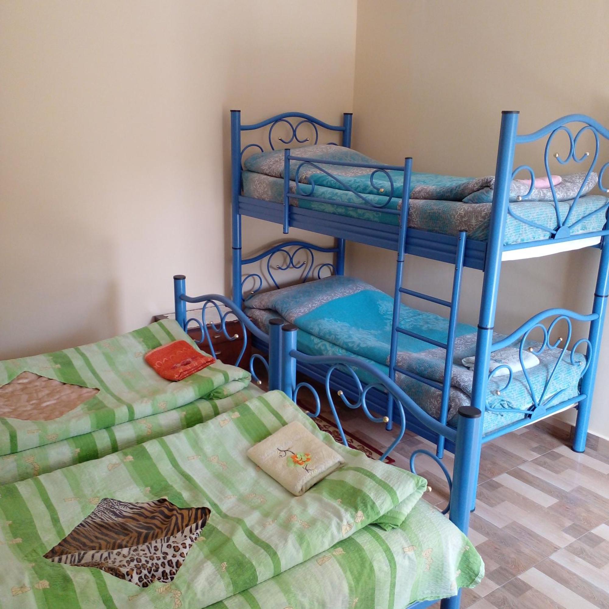 Giorgi'S Homestay Kutaisi Exterior photo