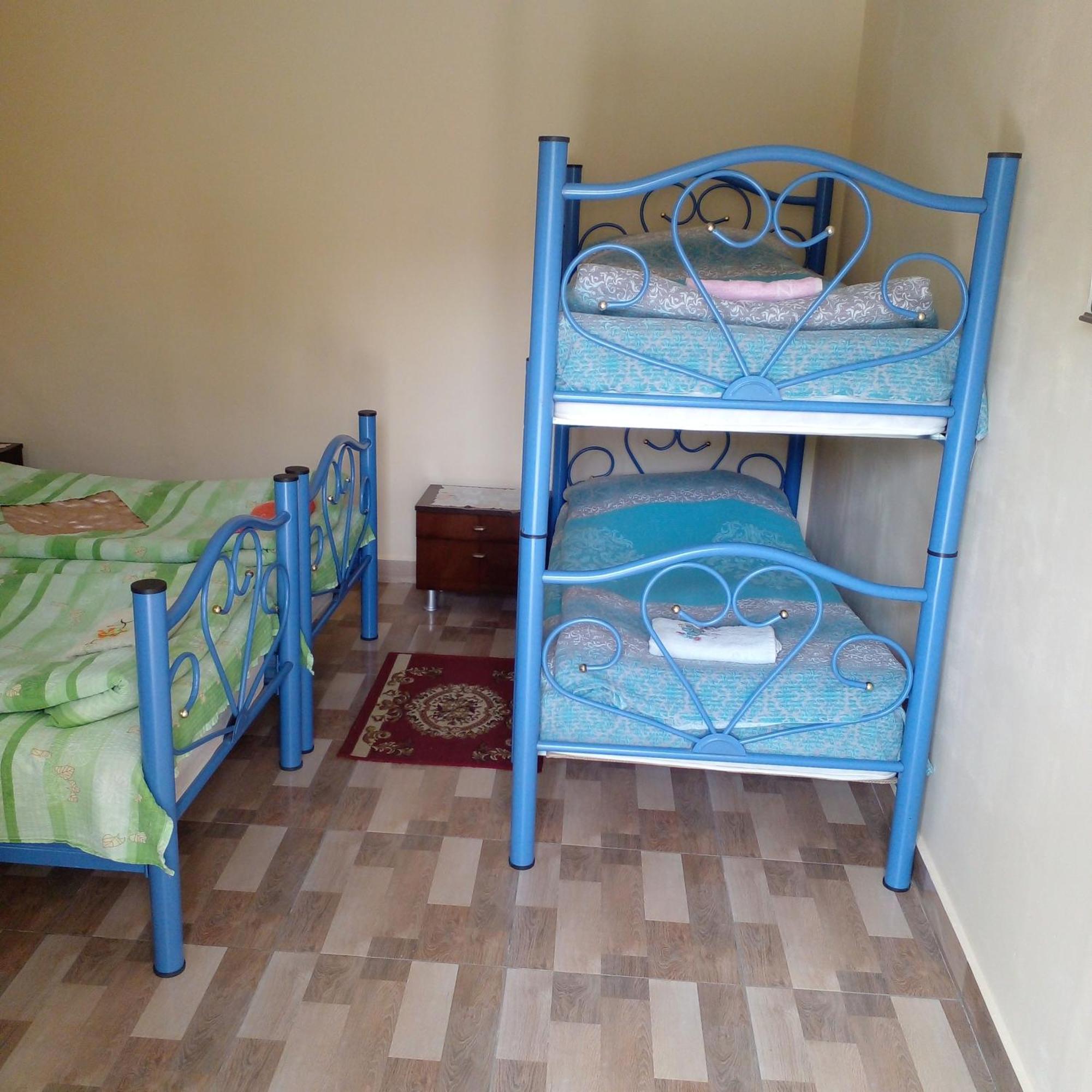 Giorgi'S Homestay Kutaisi Exterior photo