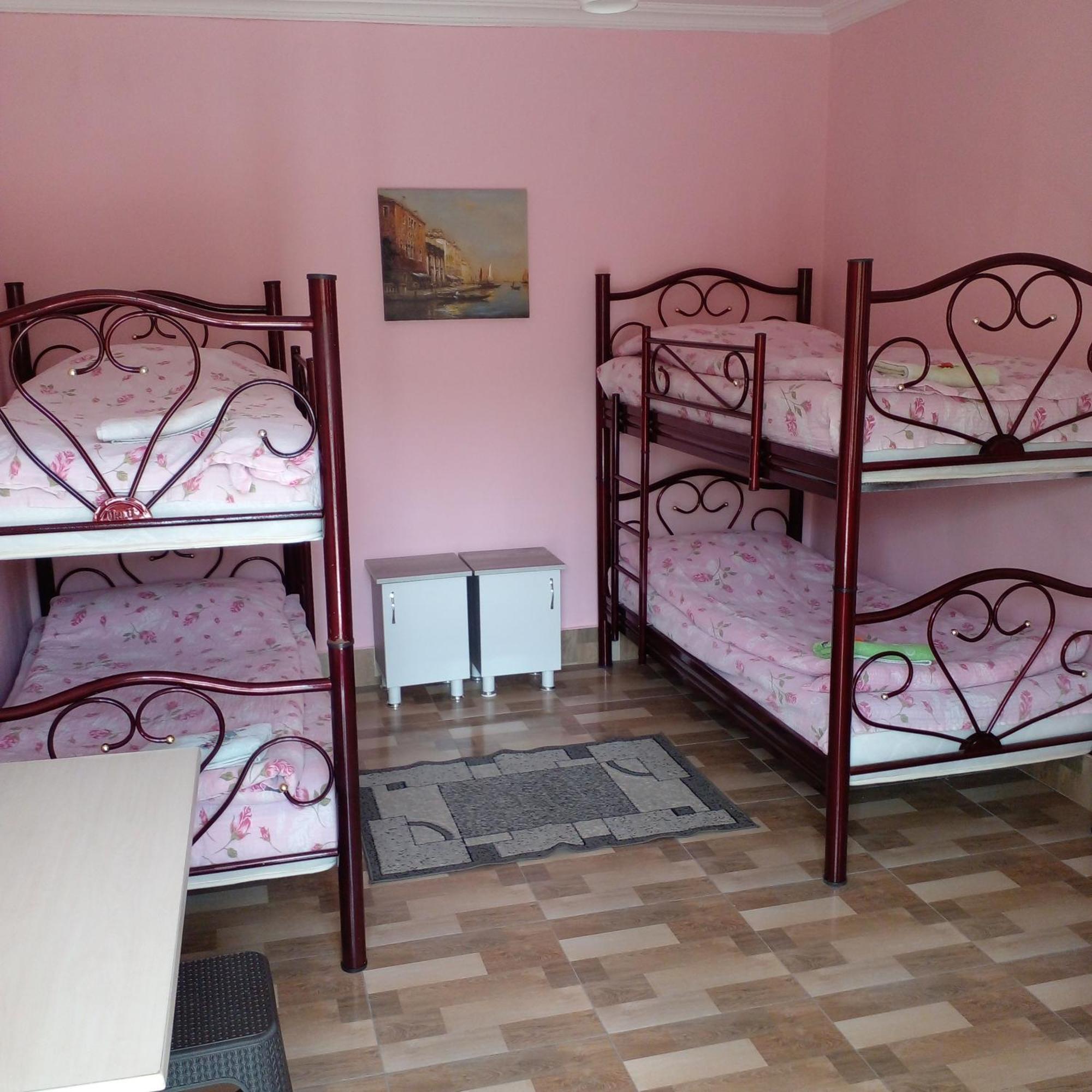 Giorgi'S Homestay Kutaisi Exterior photo