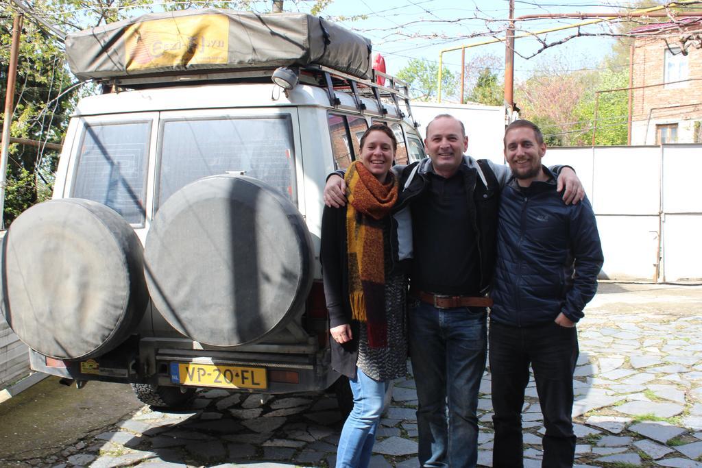 Giorgi'S Homestay Kutaisi Exterior photo