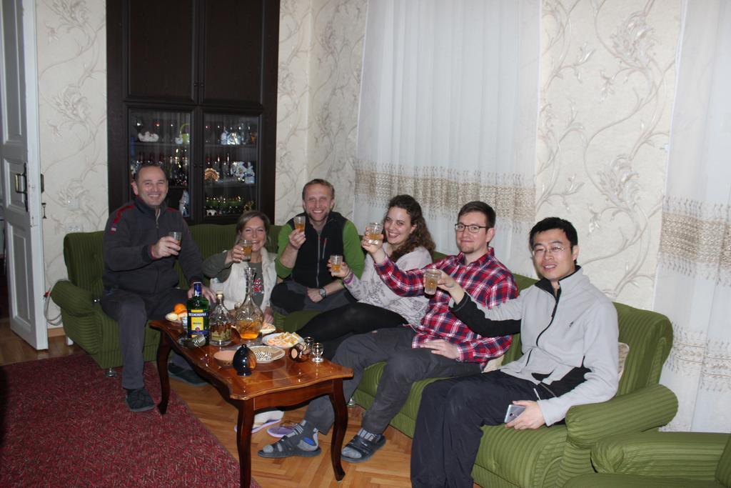 Giorgi'S Homestay Kutaisi Exterior photo