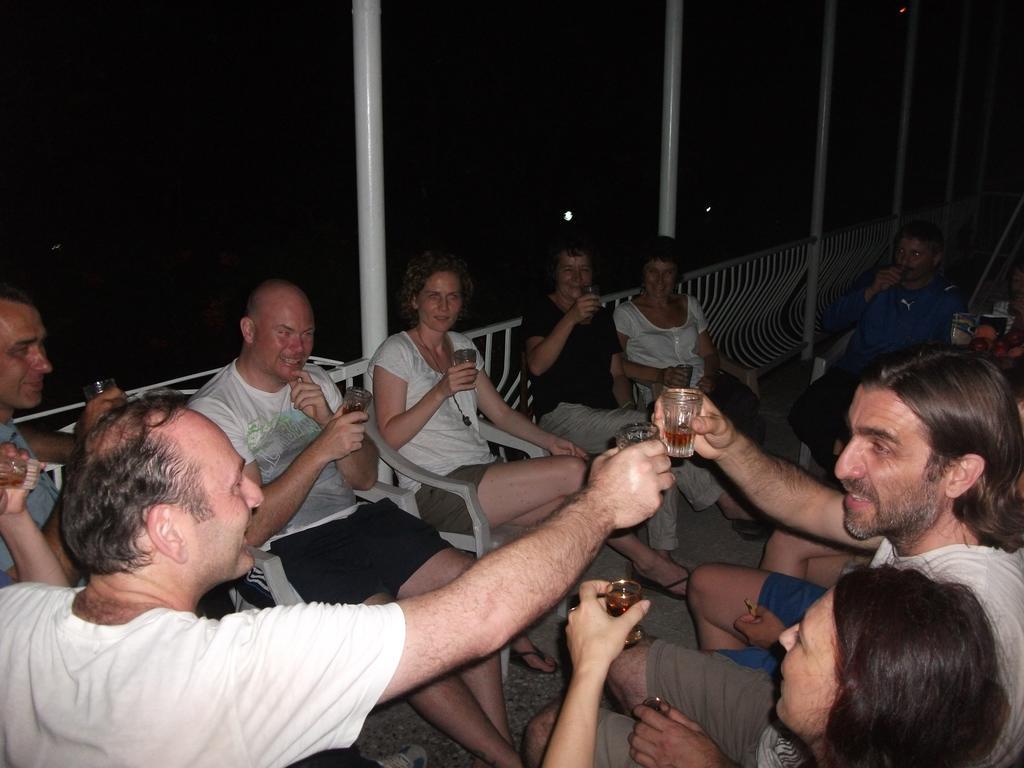 Giorgi'S Homestay Kutaisi Exterior photo