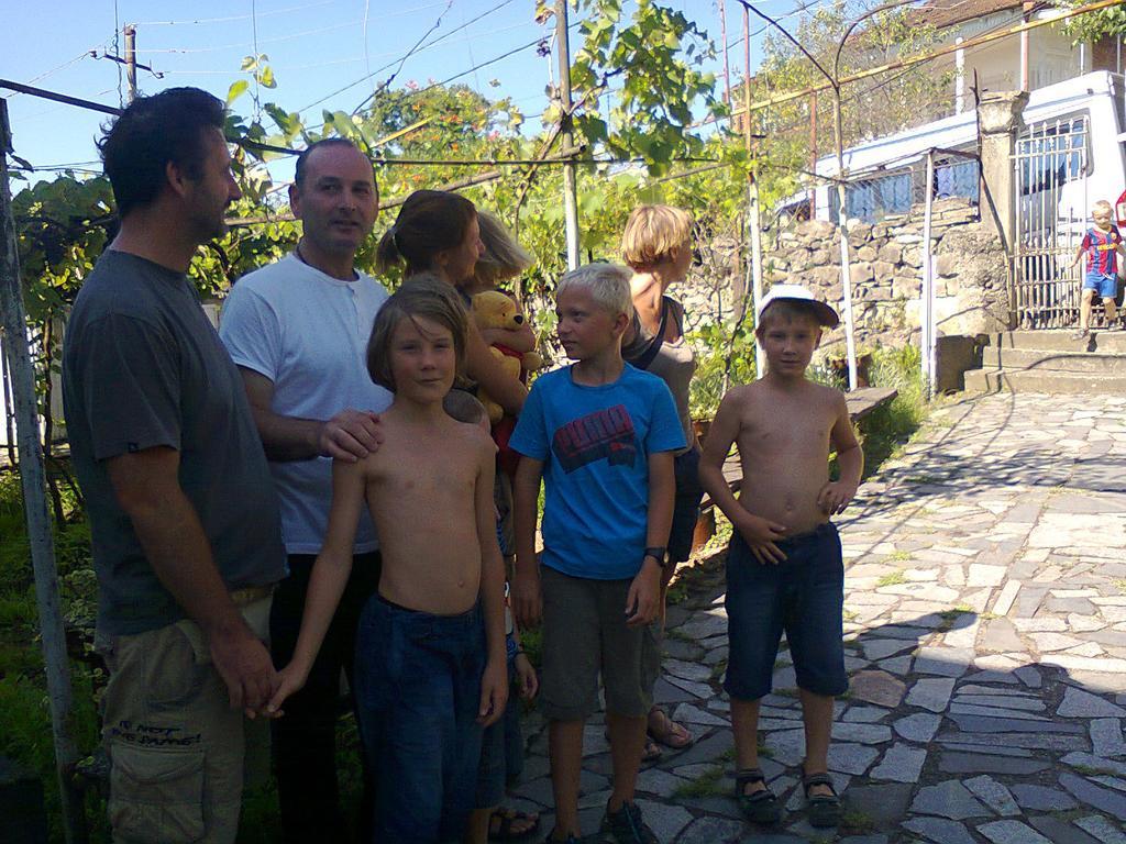 Giorgi'S Homestay Kutaisi Exterior photo
