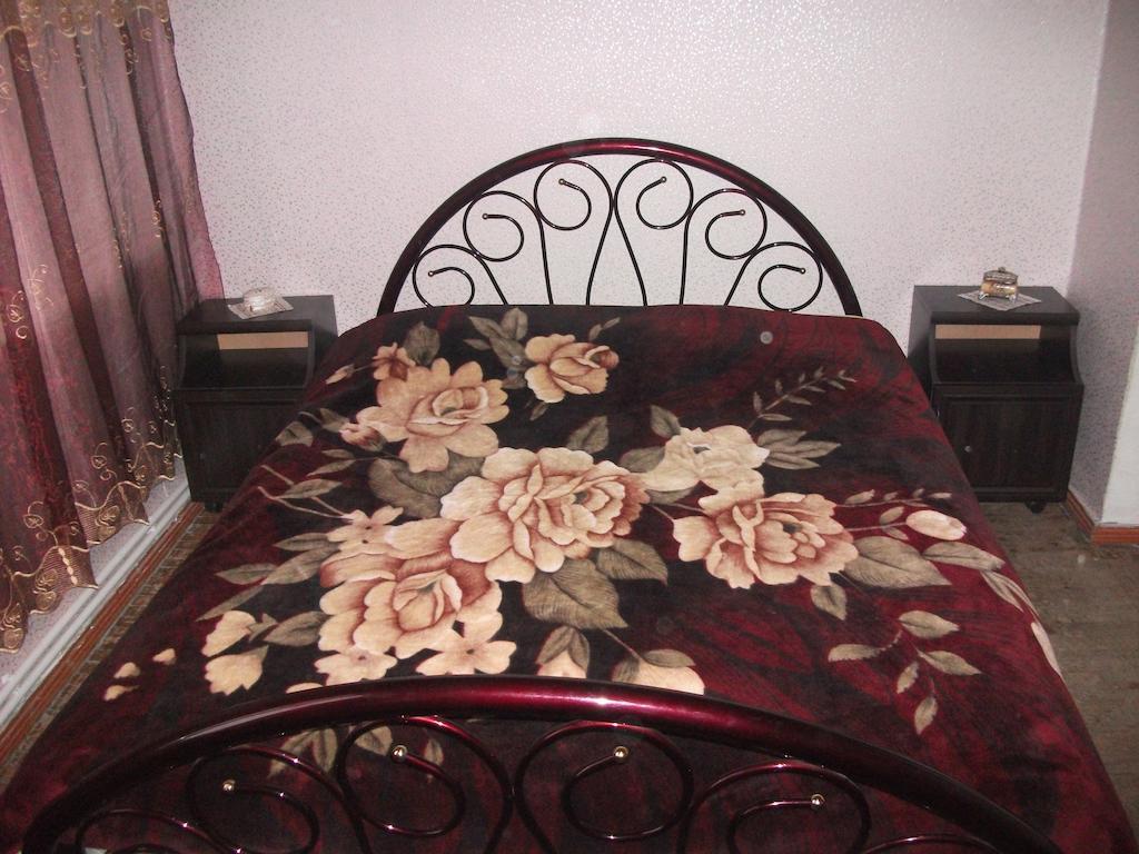 Giorgi'S Homestay Kutaisi Exterior photo
