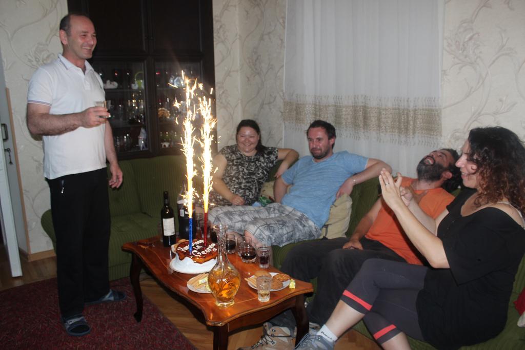 Giorgi'S Homestay Kutaisi Exterior photo