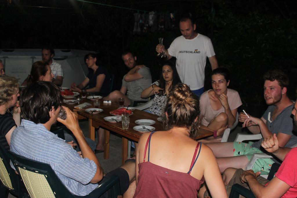Giorgi'S Homestay Kutaisi Exterior photo