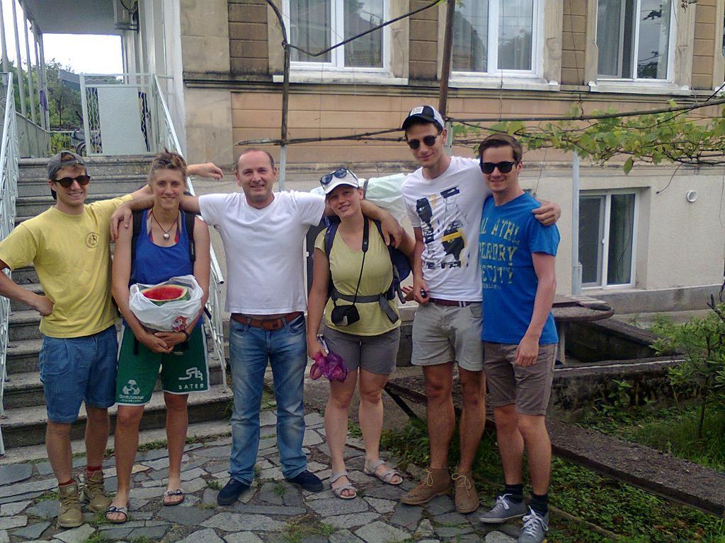 Giorgi'S Homestay Kutaisi Exterior photo