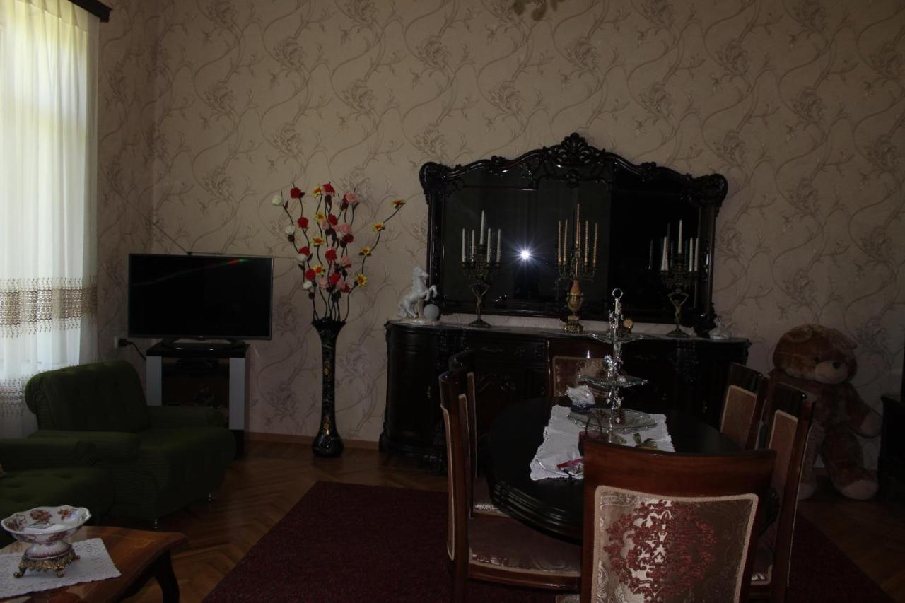 Giorgi'S Homestay Kutaisi Exterior photo